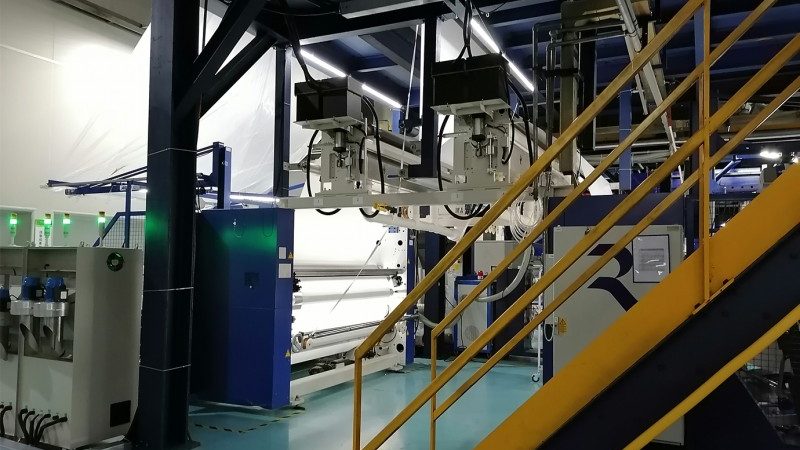 上海液体灌装机安装：关键环节与注意事项